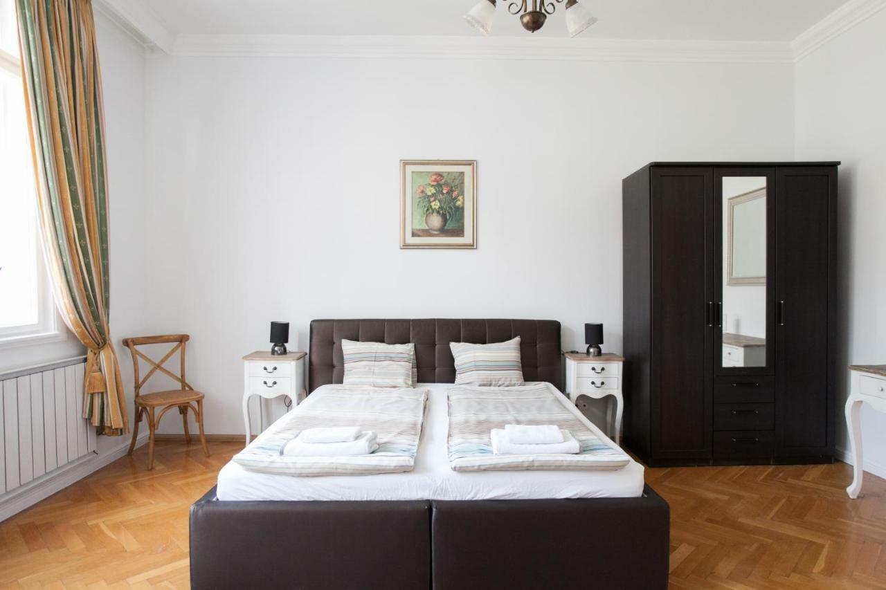 Chic & Charm Apartment Budapest Exteriör bild